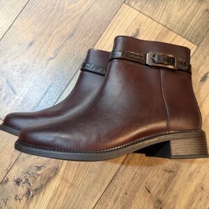 Clarks Collection Ladies Size‎ 11 Maye Grace brown ankle boot NEW